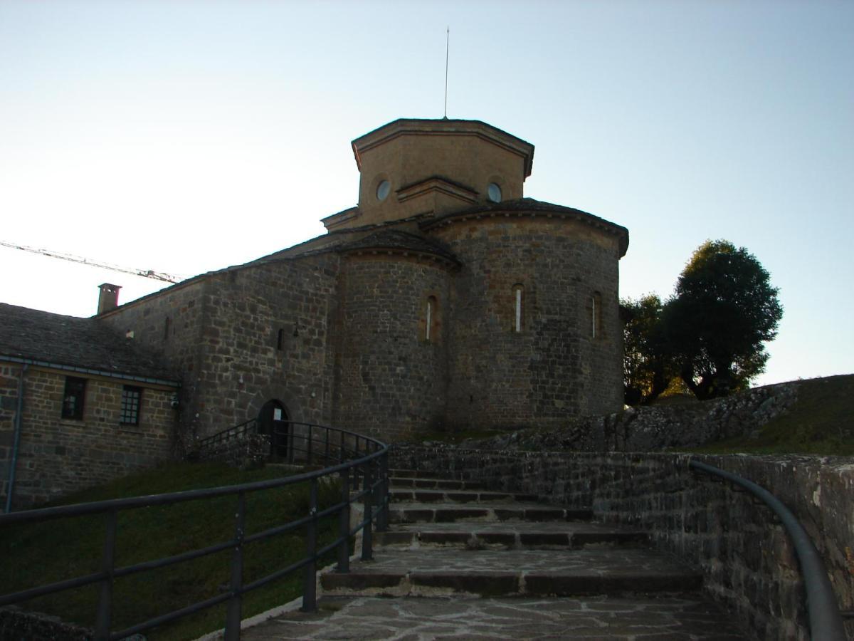 Apartamentos LAZKANO I Y II Uharte-Arakil Exterior foto